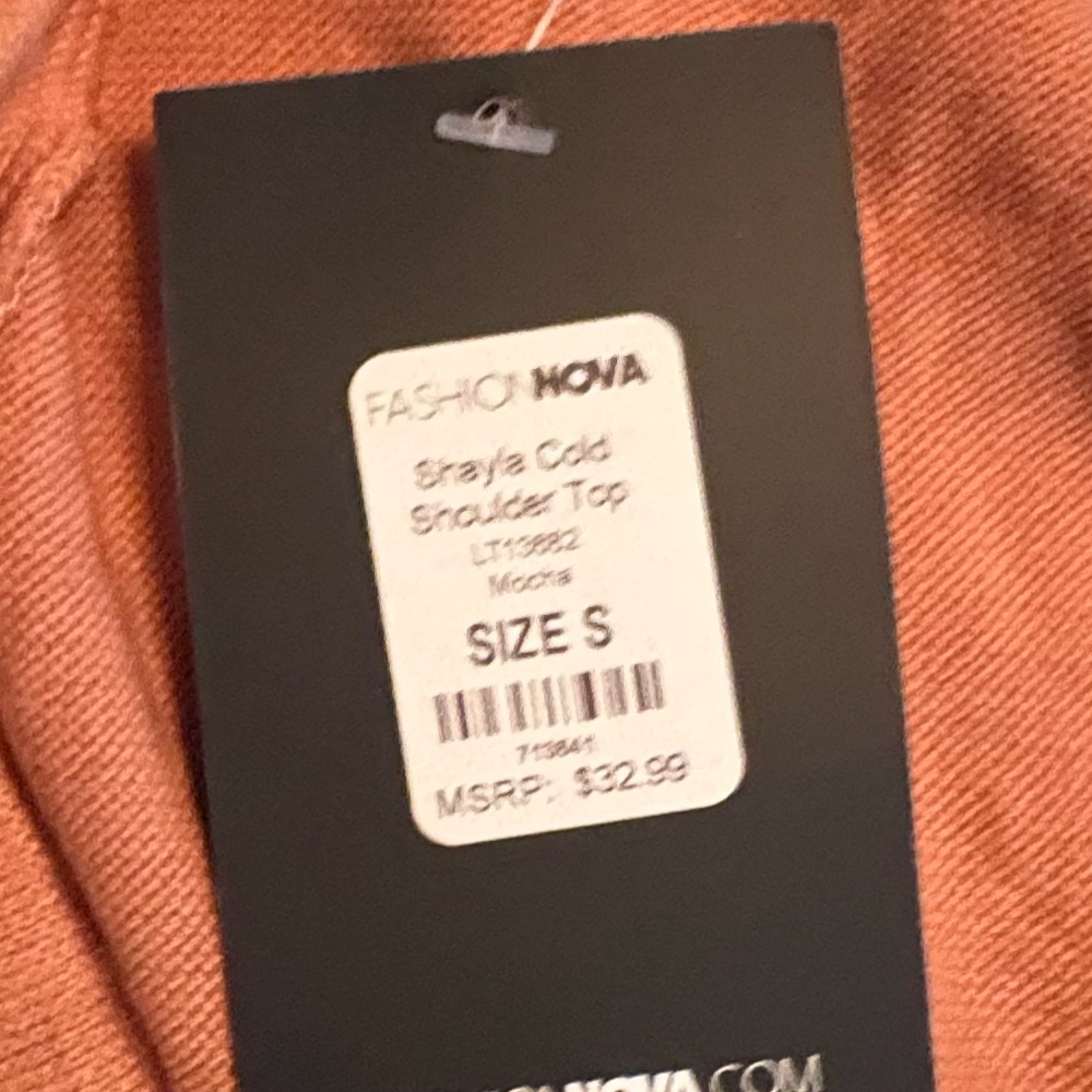 Lightweight NWT Cold Shoulder Sweather - Picture 3 of 3